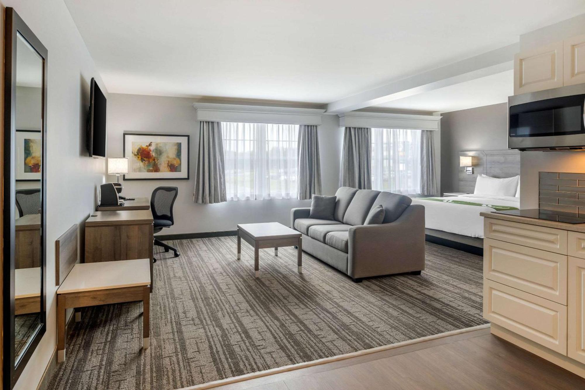 Quality Inn & Suites Amsterdam Fredericton Buitenkant foto