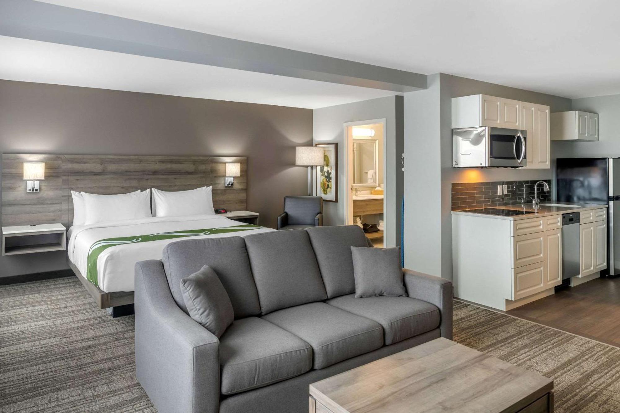 Quality Inn & Suites Amsterdam Fredericton Buitenkant foto
