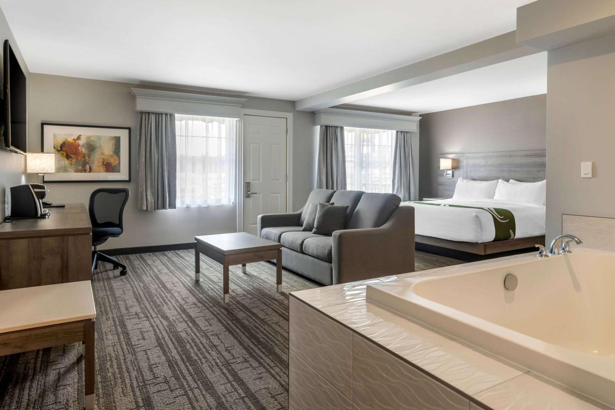 Quality Inn & Suites Amsterdam Fredericton Buitenkant foto