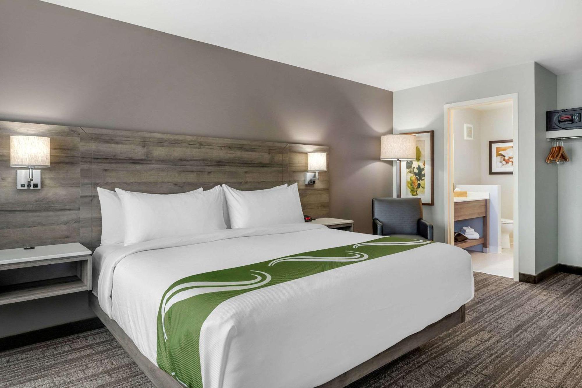 Quality Inn & Suites Amsterdam Fredericton Buitenkant foto