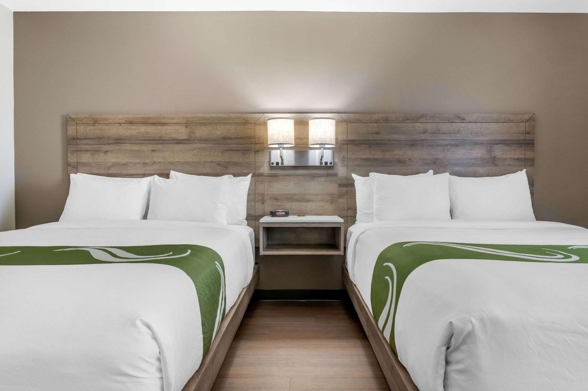 Quality Inn & Suites Amsterdam Fredericton Buitenkant foto