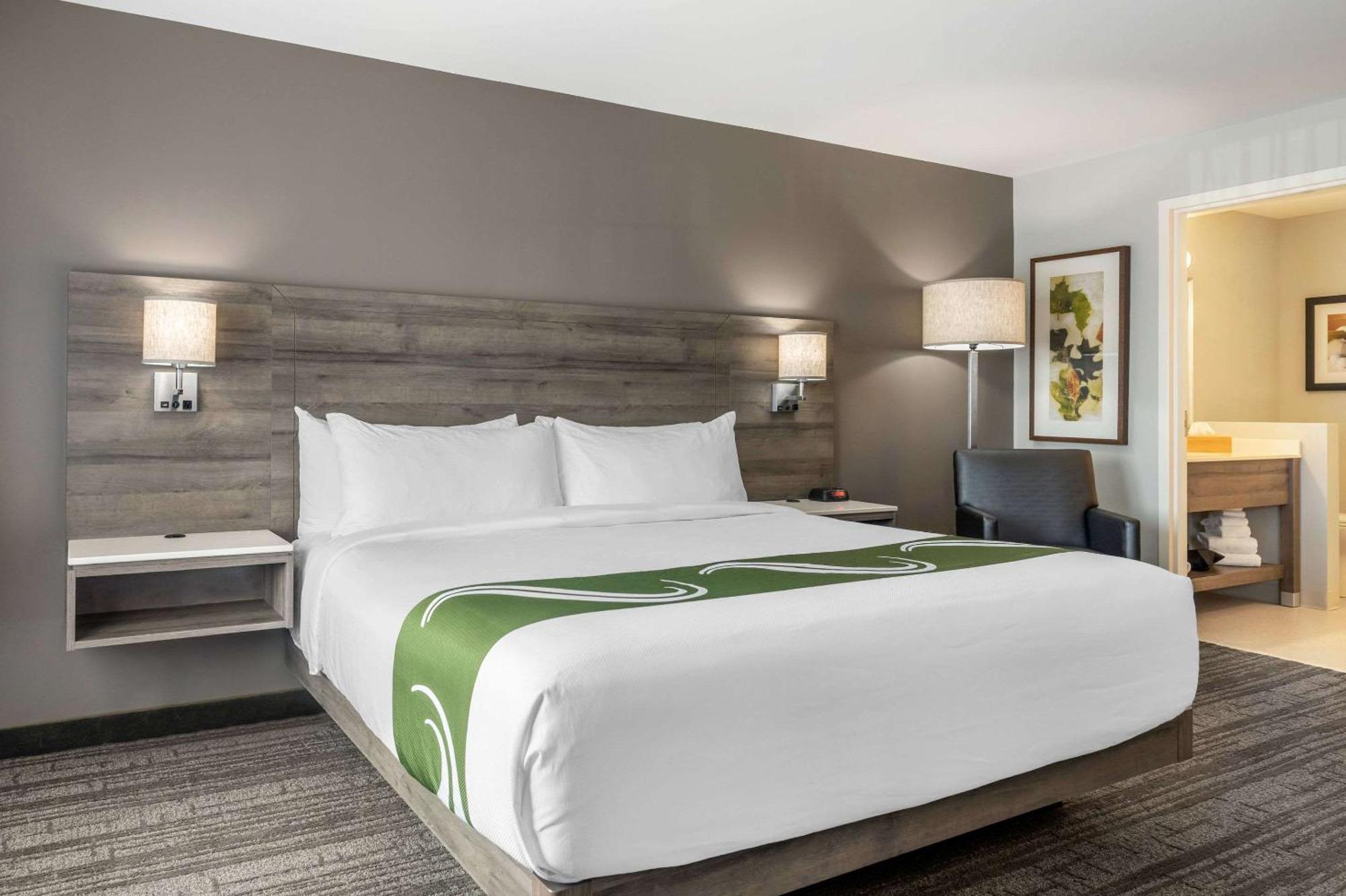 Quality Inn & Suites Amsterdam Fredericton Buitenkant foto