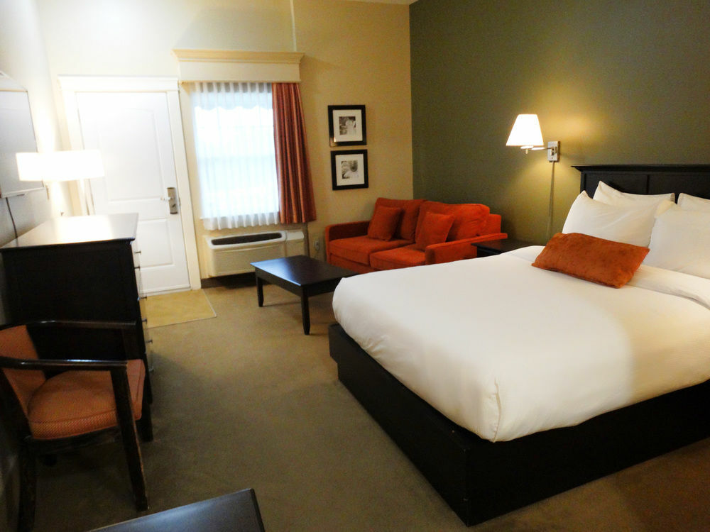 Quality Inn & Suites Amsterdam Fredericton Buitenkant foto
